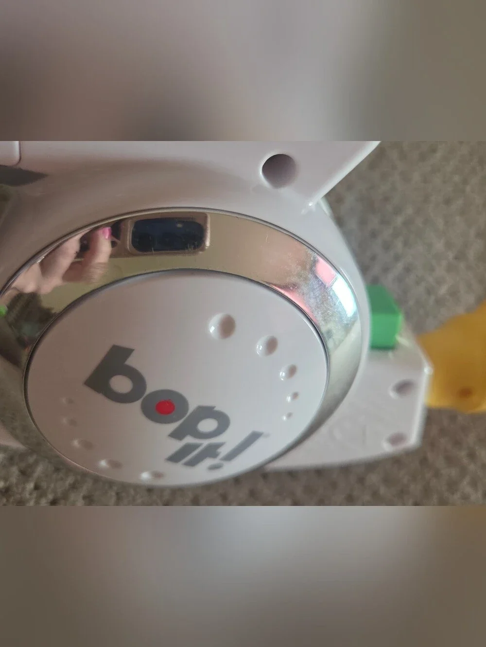 Bop It! Electronic Handheld Game White Shout Twist Pull Hasbro 2008 Tested Works